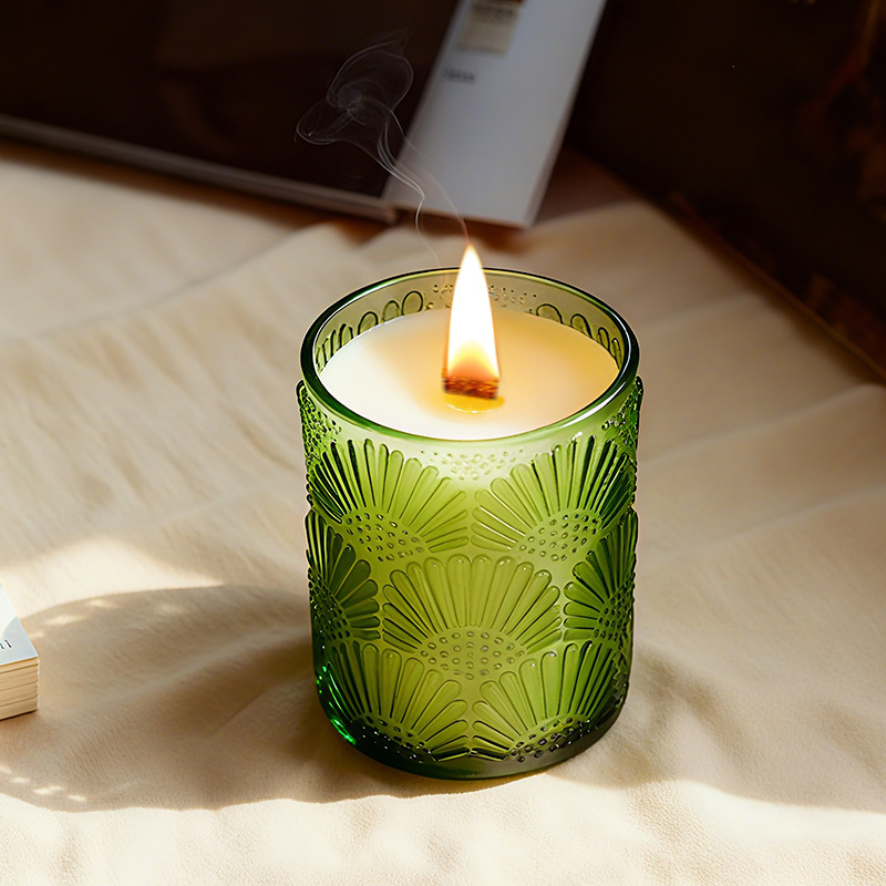 SUOQIU Plum Tea Scented Candle 165g - Chinese Ceramic Cup Aromatherapy Candle, 6 Styles - Lifestyle Scene